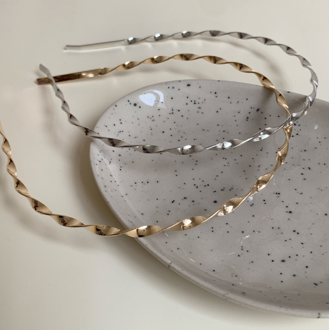 Minimalist Twisted Wave headband