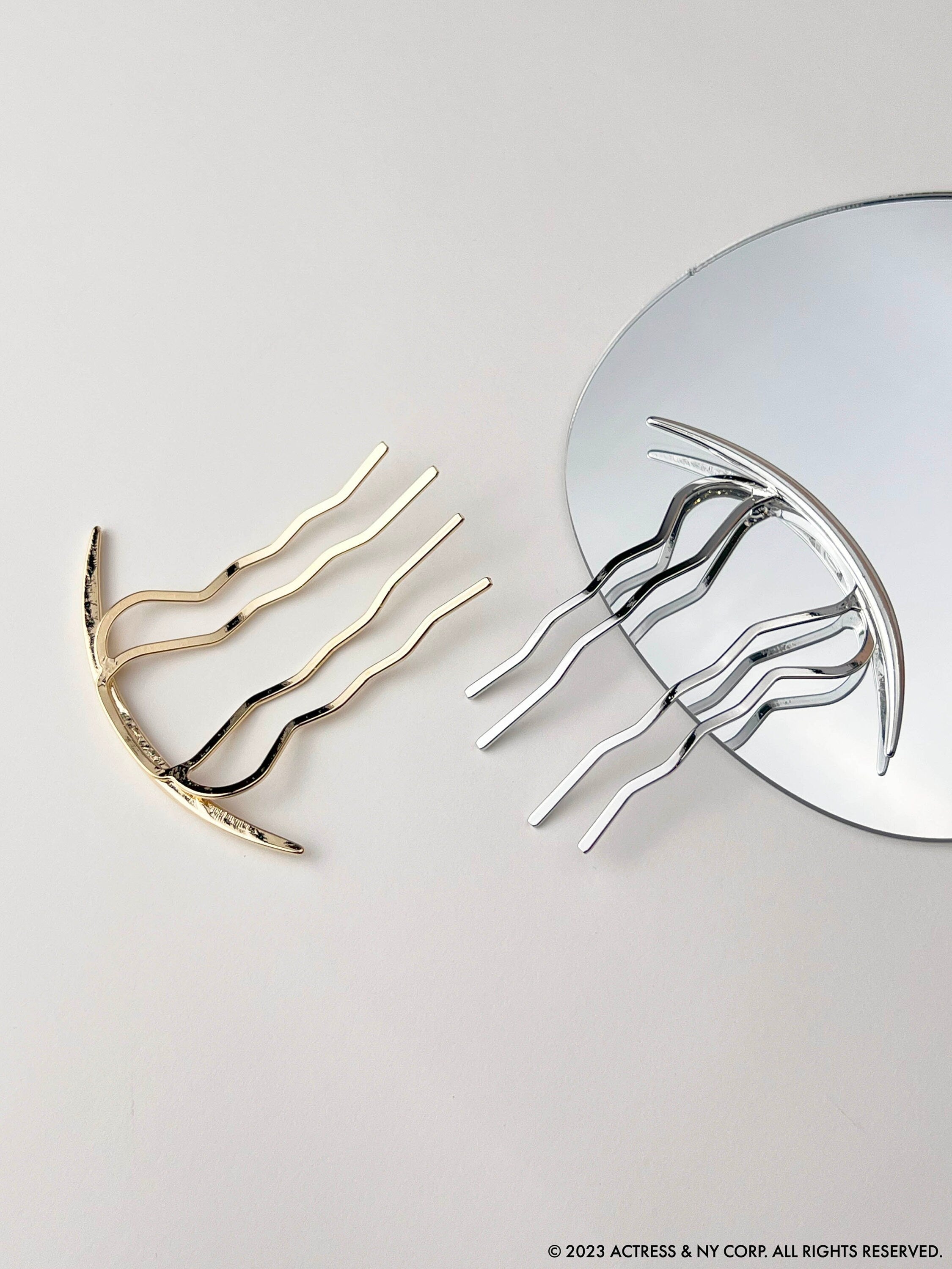 Minimalist Crescent Moon 4 Prongs Bun Holder