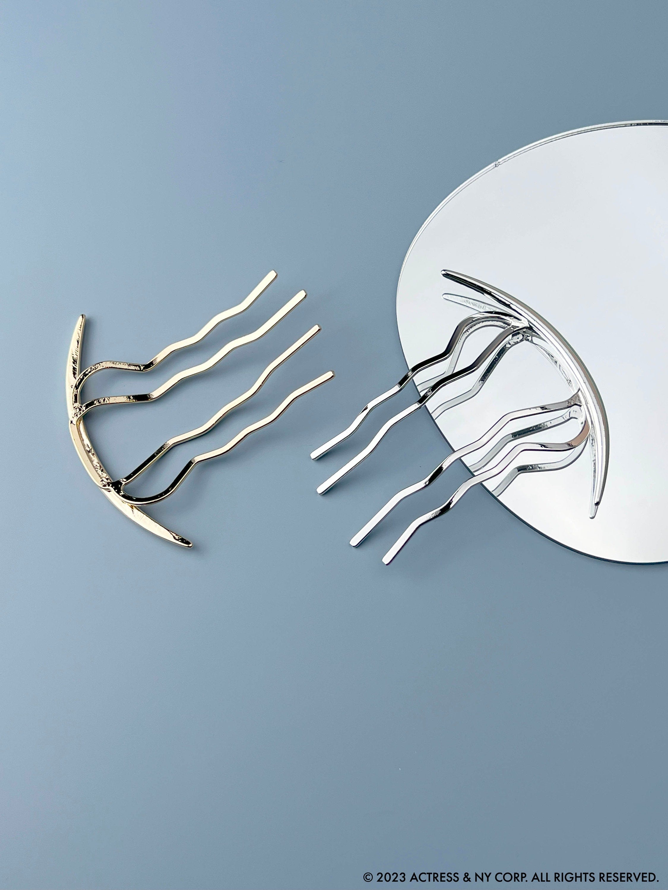 Minimalist Crescent Moon 4 Prongs Bun Holder